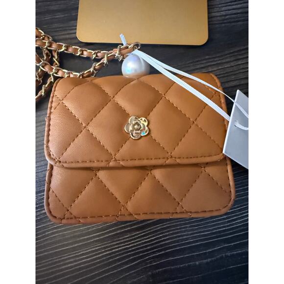 NWT Alyssa Quilted Tan Pearl Unique Middle Chain Crossbody - Picture 7 of 7
